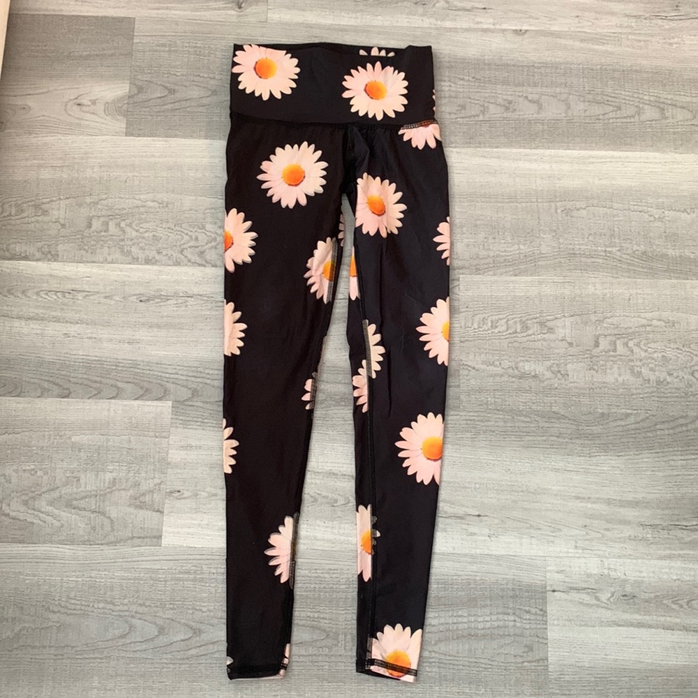 Teeki yoga pants in daisy size xs